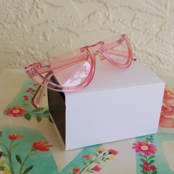 CLEAR PLATIC CAT EYE LOOK  FASHION SUNGLASSES - Picture 4 of 4